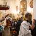 ...e, accompagnata dalla musica dellorgano...